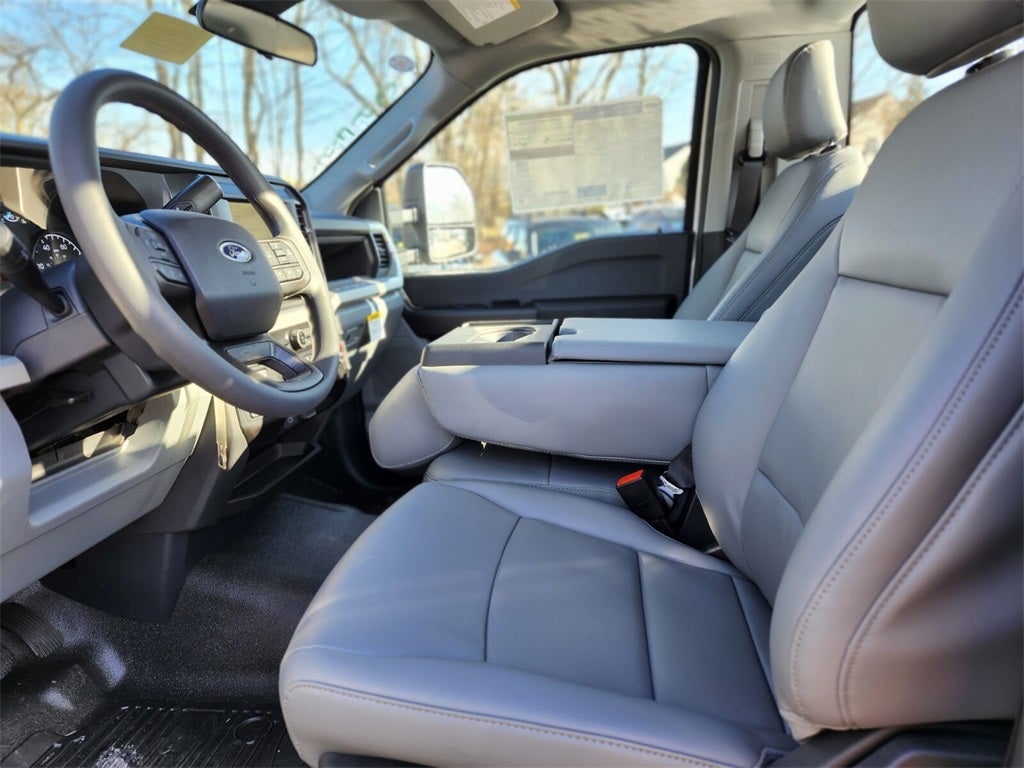 2026 Ford F-350SD XL w/ 9' Duramag Aluminum Service Body