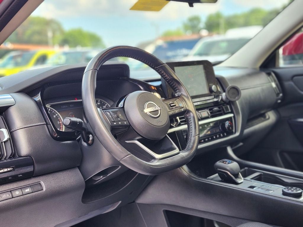 2022 Nissan Pathfinder SV