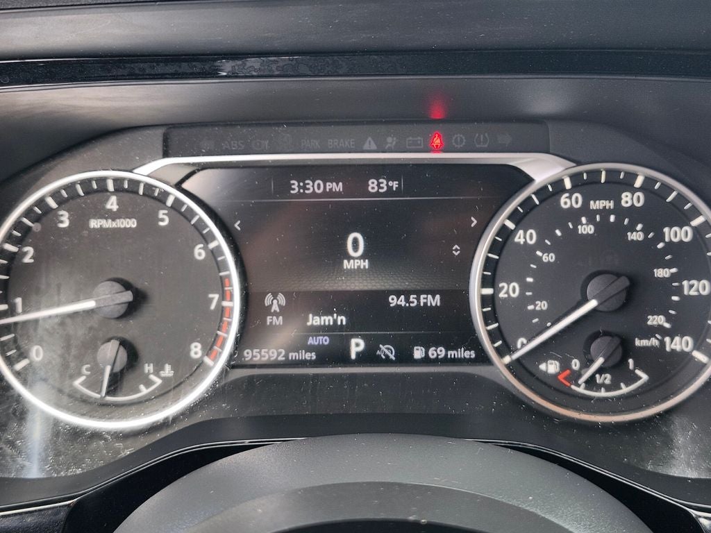 2022 Nissan Pathfinder SV