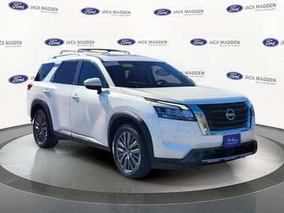 2023 Nissan Pathfinder SL